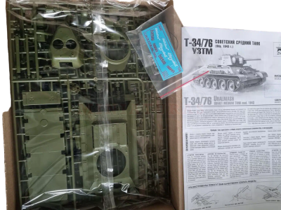 Kit Zvezda Soviet Medium Tank T-34/76 1943 UZTM 1/35 #ZVE 3689 - Imagem 5