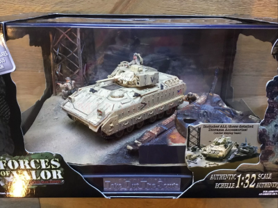 Diorama Take Out The Scuds M2a2 Bradley Tank 1/32 #80102 - Imagem 2