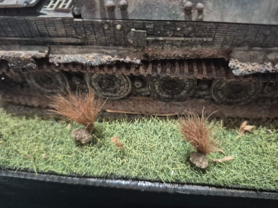 Cenário Artesanal Tanque Alemão Sturmmorser Tiger 38 CM RW 61 AUF II War 1/35 com base. - Imagem 5