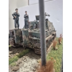 Cenário Artesanal Tanque Alemão Sturmmorser Tiger 38 CM RW 61 AUF II War 1/35 com base. - Imagem 7