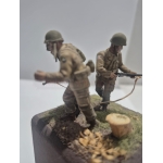 Diorama com 3 soldados U.S. Army Segunda Guerra Mundial 1/35 - Imagem 2